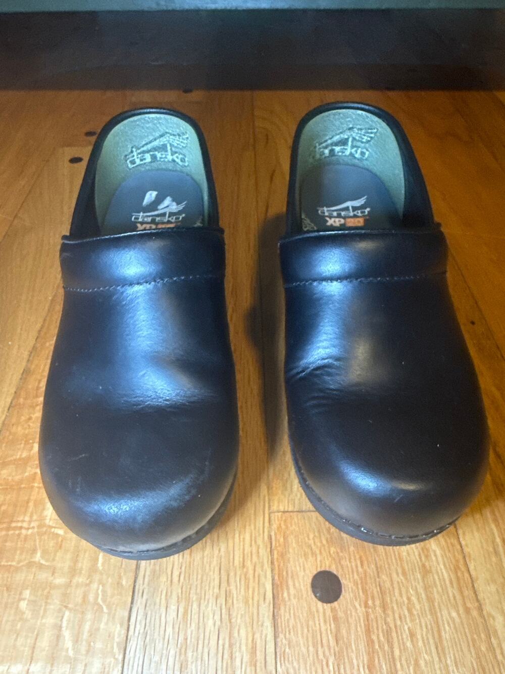 Dansko XP 2.0 Women’s 36 Black Leather Professional Clogs Slip Resistant